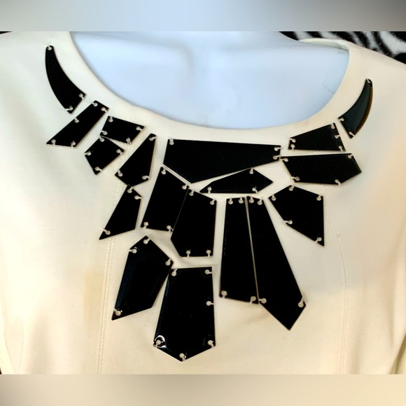 Black and white Vince Camuto party dress with black metal disc design - Picture 2 of 4